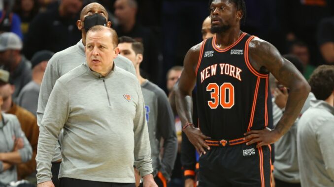 NBA-New-York-Knicks-at-Phoenix-Suns-17866379